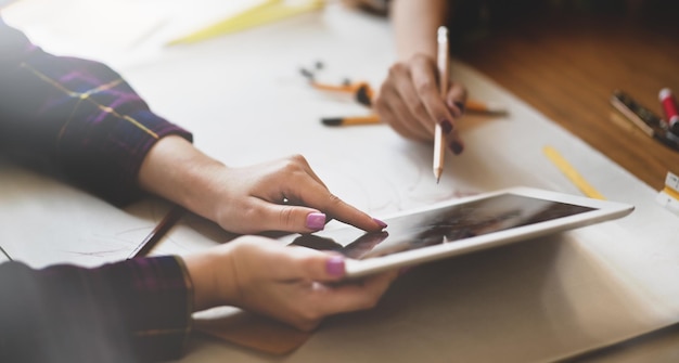 コーポレートウェブサイト制作サービス